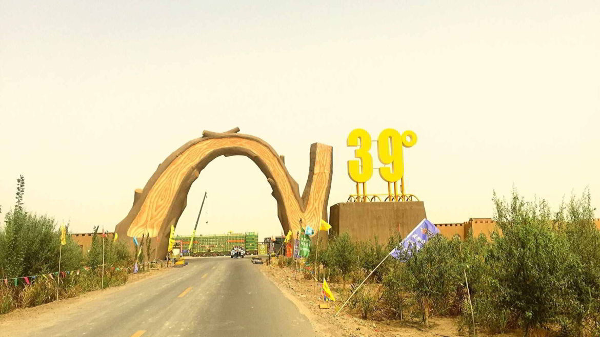 Makit N39 at the edge of Taklamakan Desert