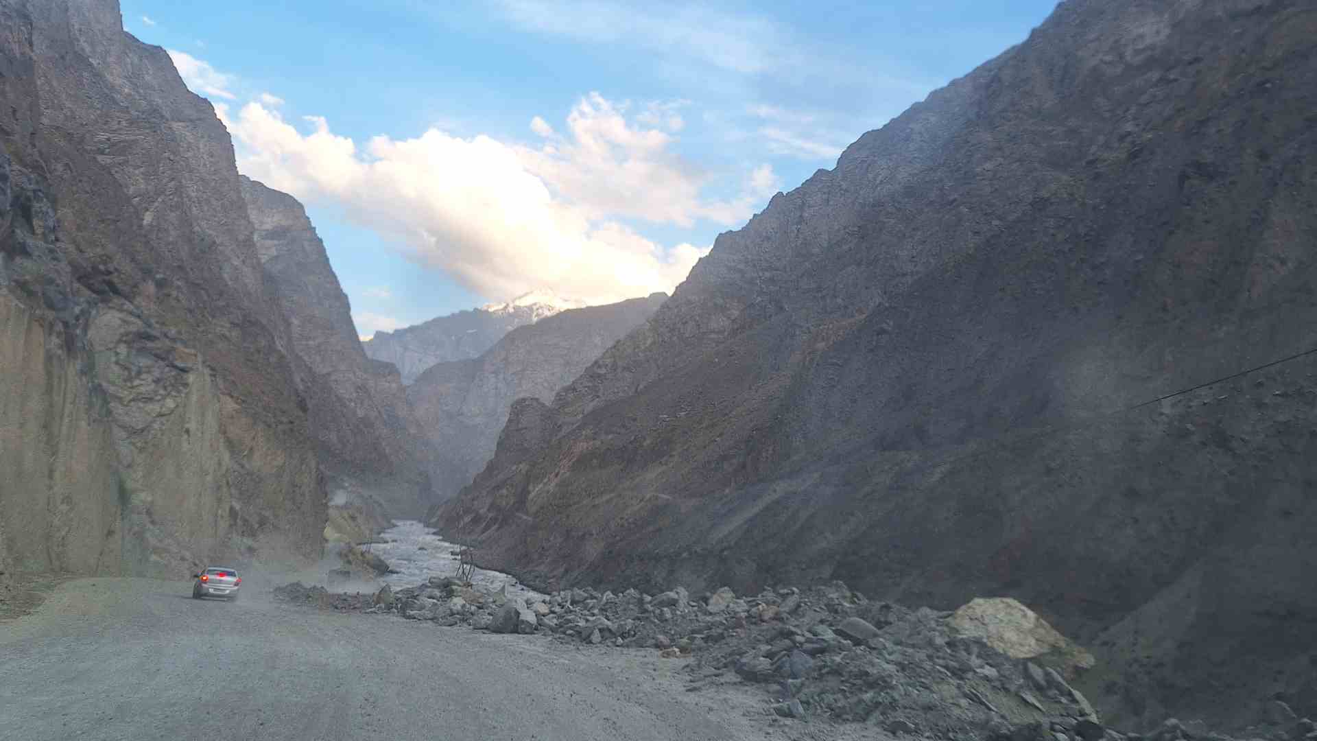 Pamir Highway between Kalaikhum and Khorog