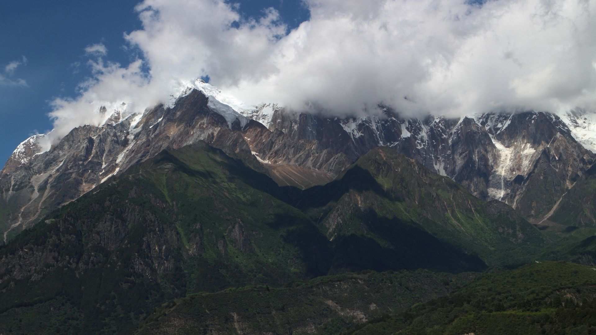 Mount Namcha Barwa over Yarlung Tsangpo River