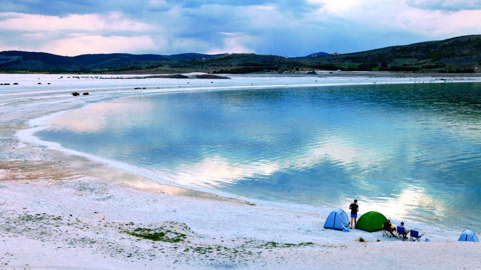 Camping at the shores of Lake Salda