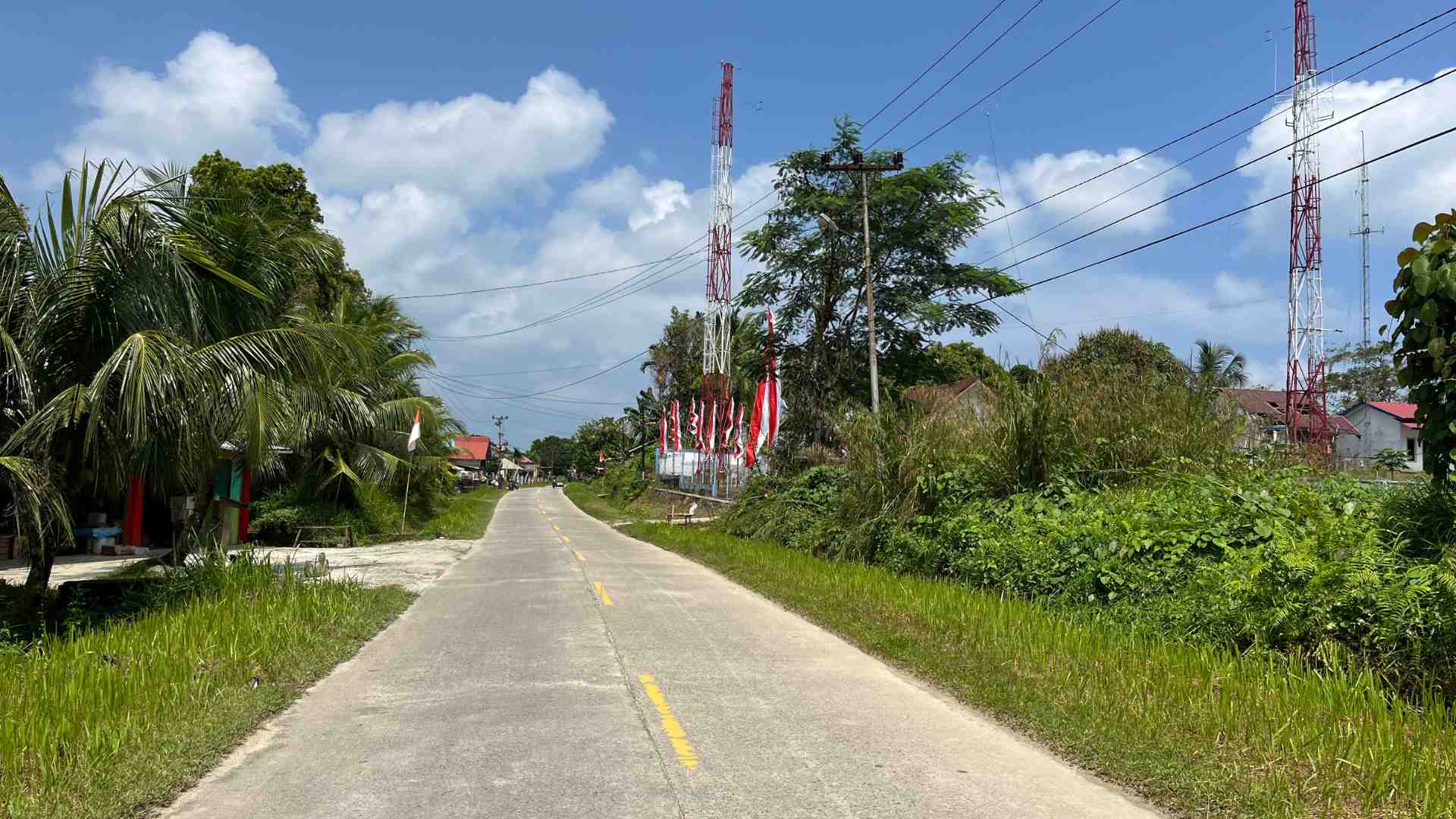 On the road from Tuapejat to Rokot