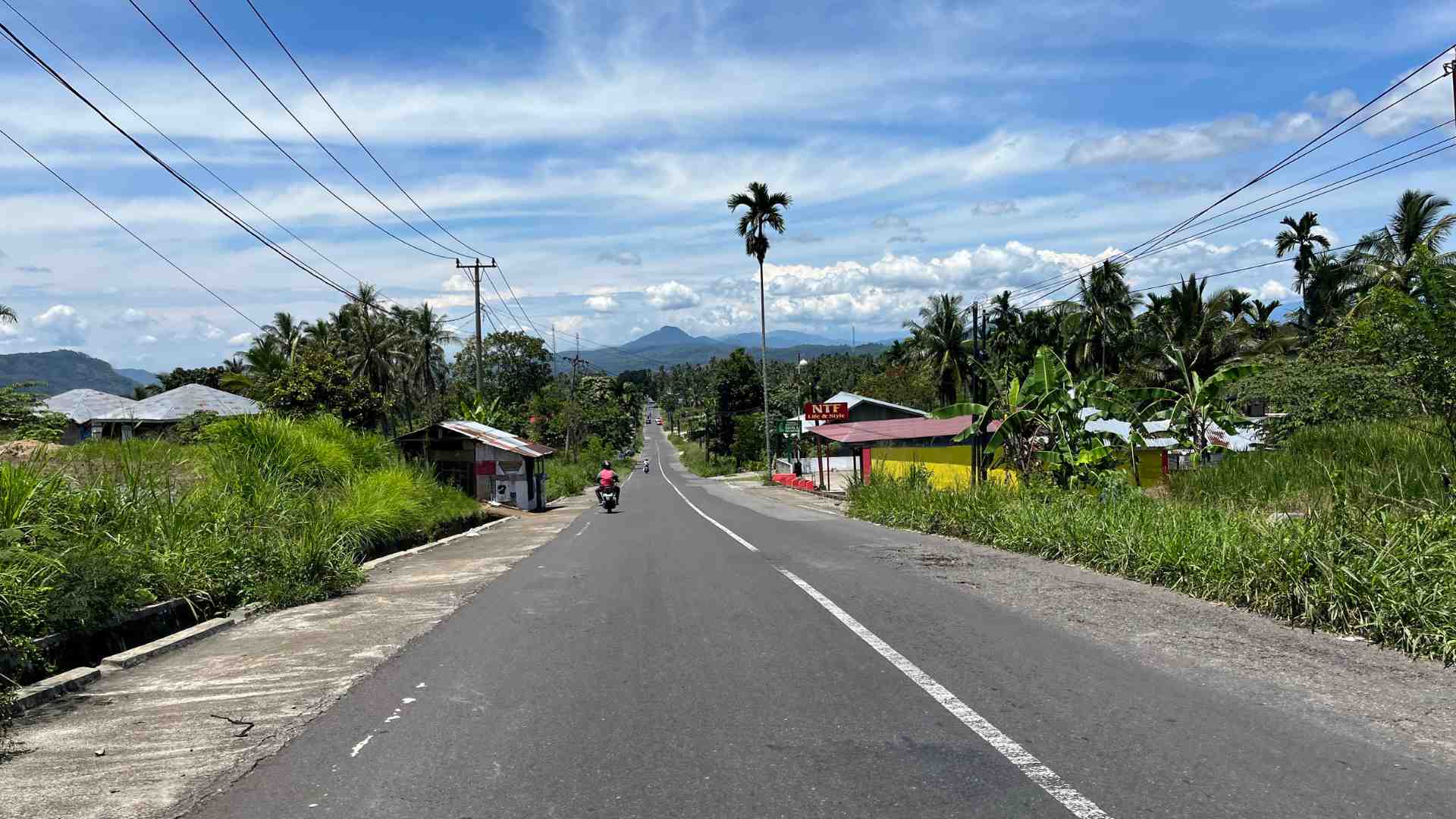 The road from Bukittinggi to Batusangkar