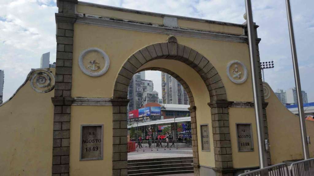 Portas do Serco, at the border with Mainland China