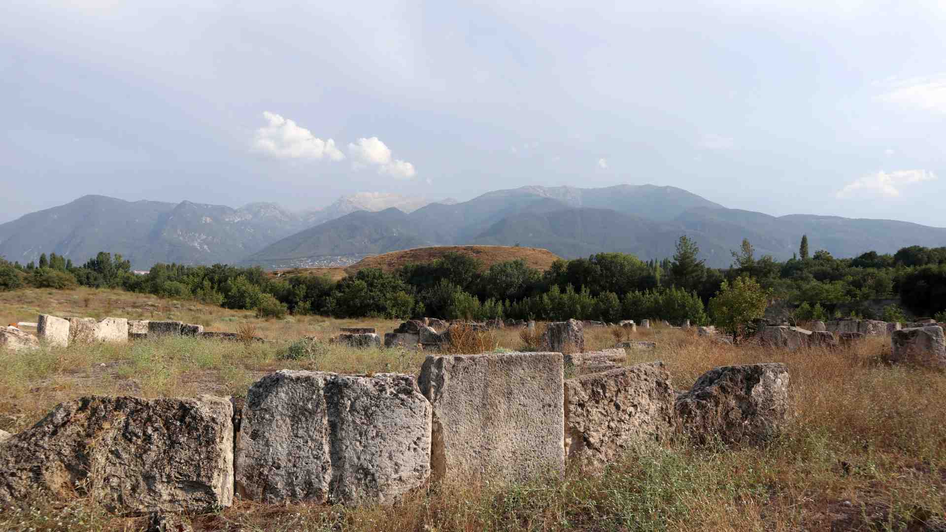 The abandoned ruins of Colossae. The small hill behind it is the former Agora, and the mountain on the background is Mt Honaz