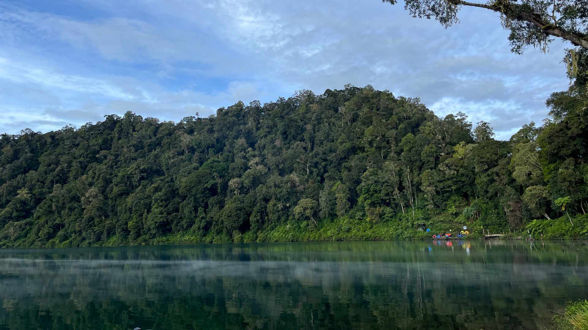 Lake Gunung Tujuh- a wild rainforest paradise