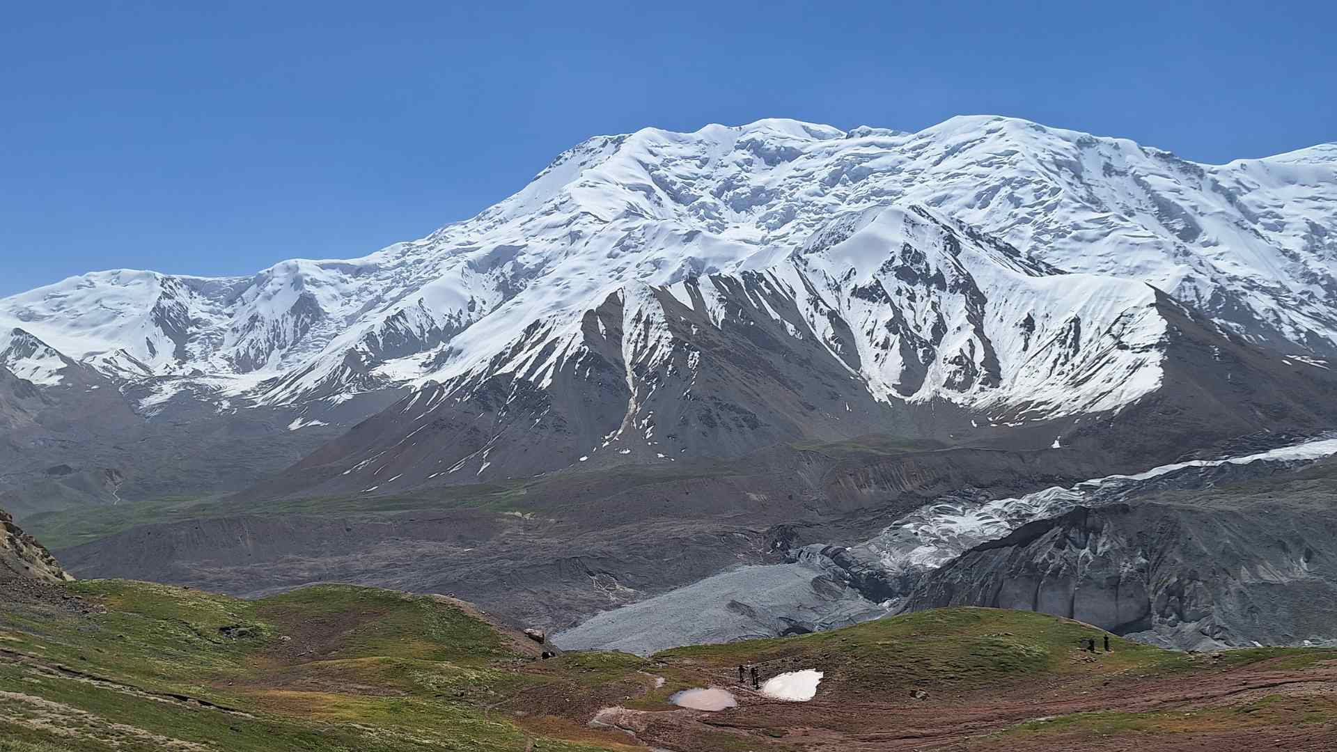 Views from the Traveler's Pass