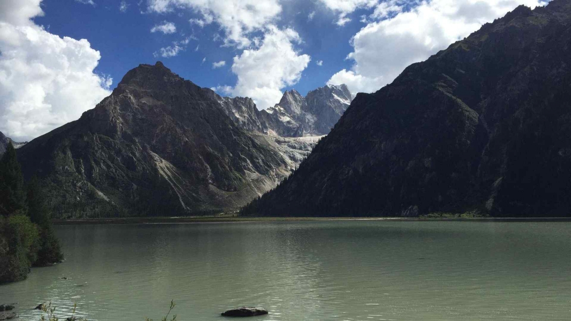 Yilhun Lhatso and Chola Mountain