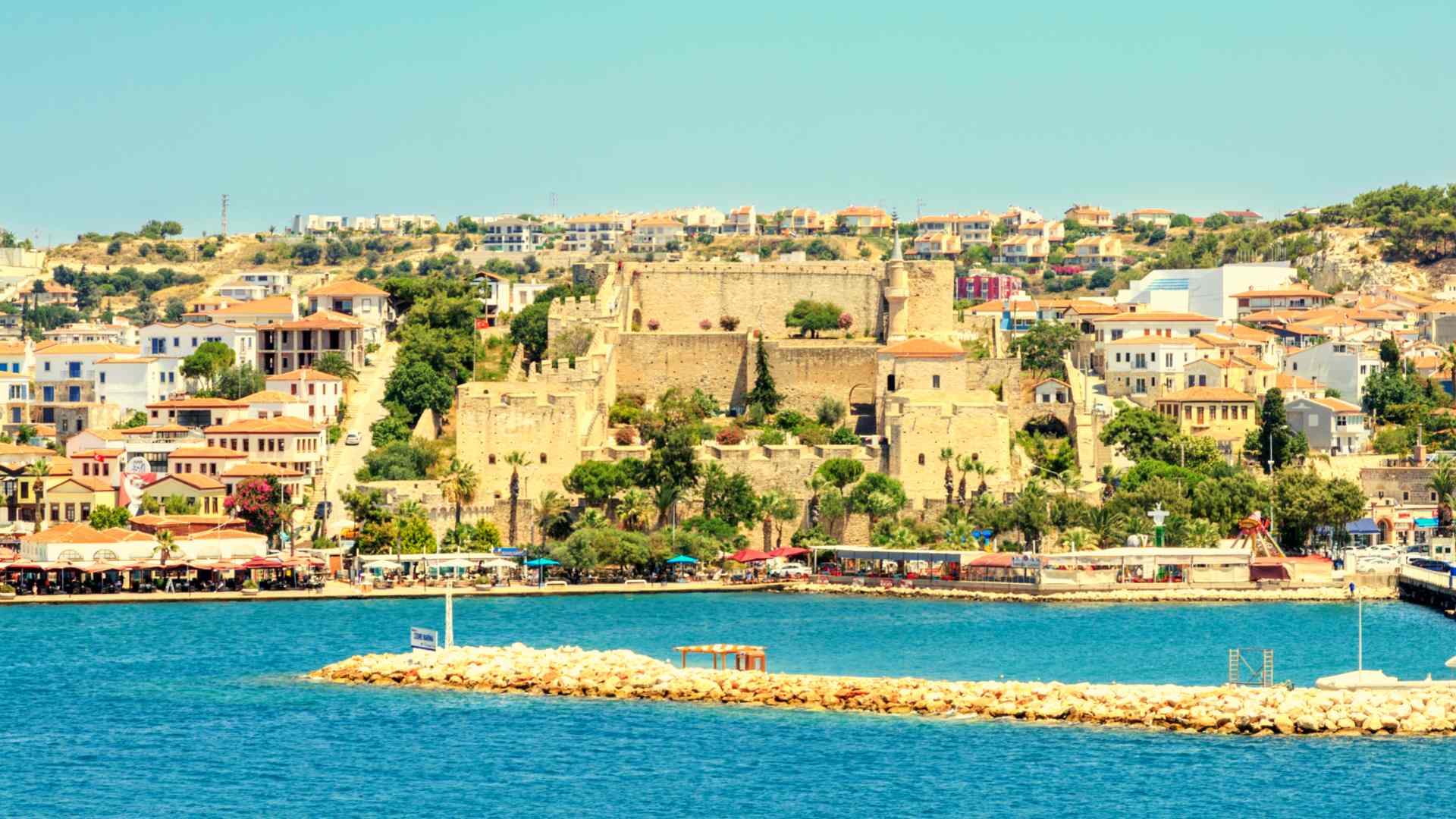 Çeşme with Çeşme Castle