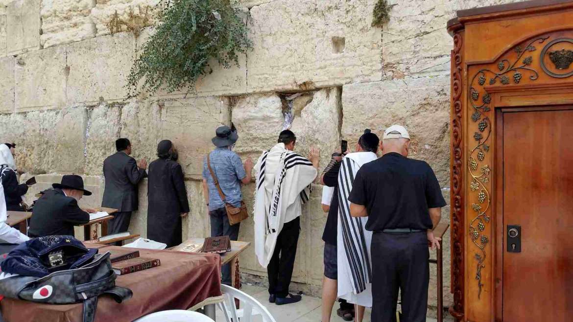Israel itinerary- Jerusalem- praying people on the Western Wall