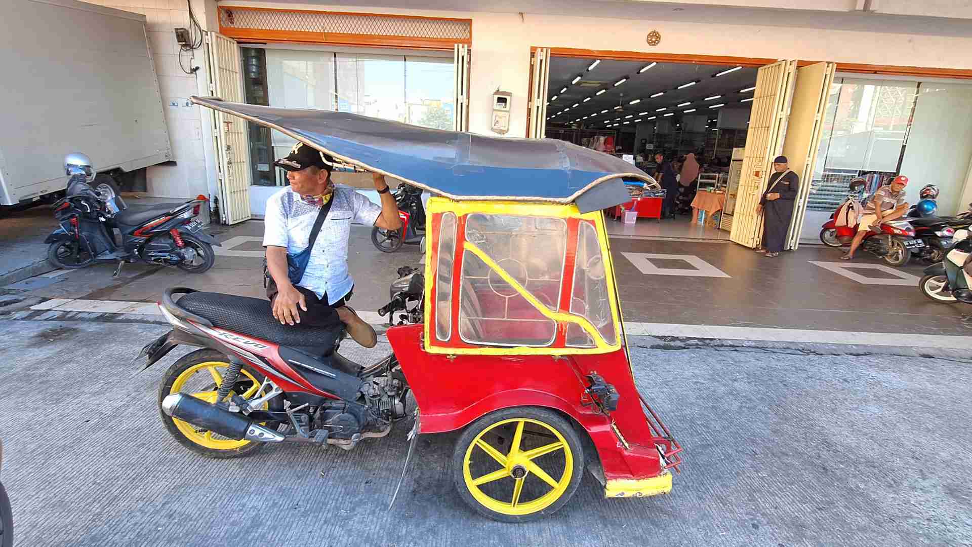 Local rickshaw in Makassar