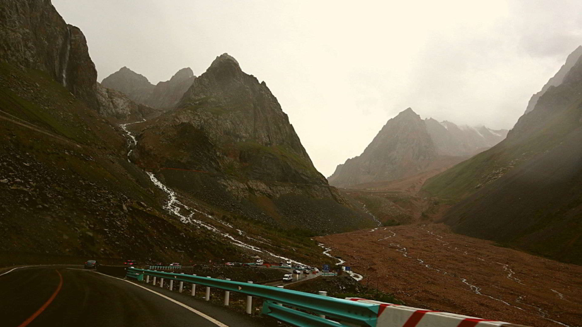 North of Haxilegen, descending to Dushanzi