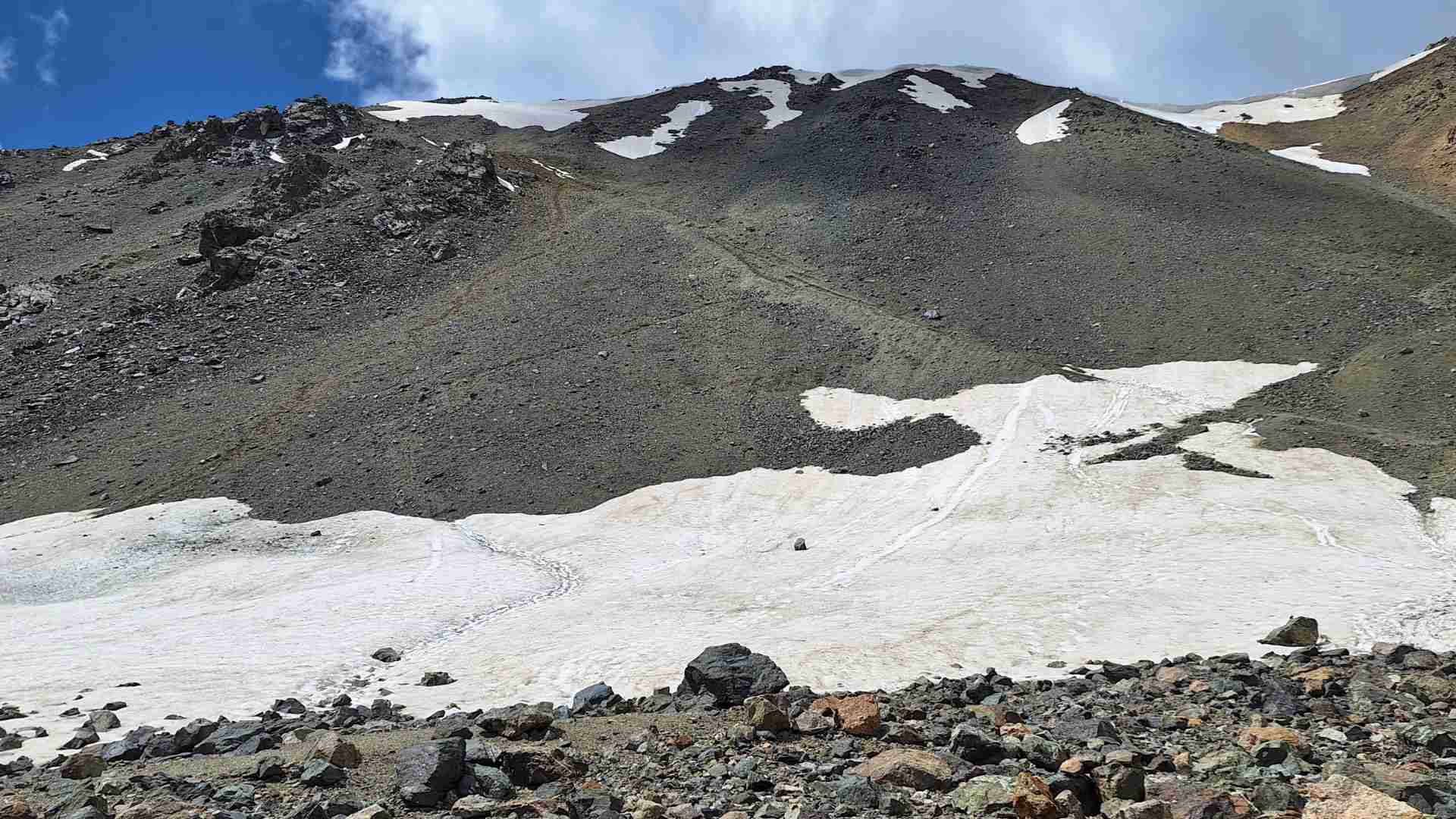 The extremely steep section of the trail below Ala-Kul Pass