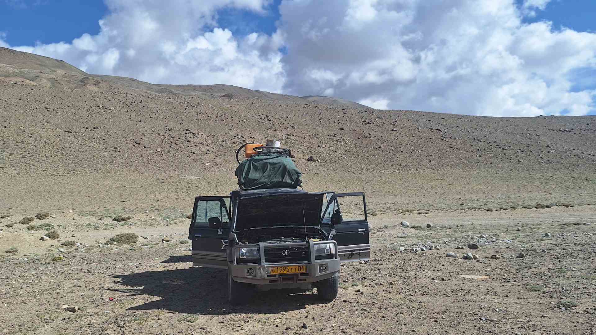 A shared taxi in the middle of nowhere