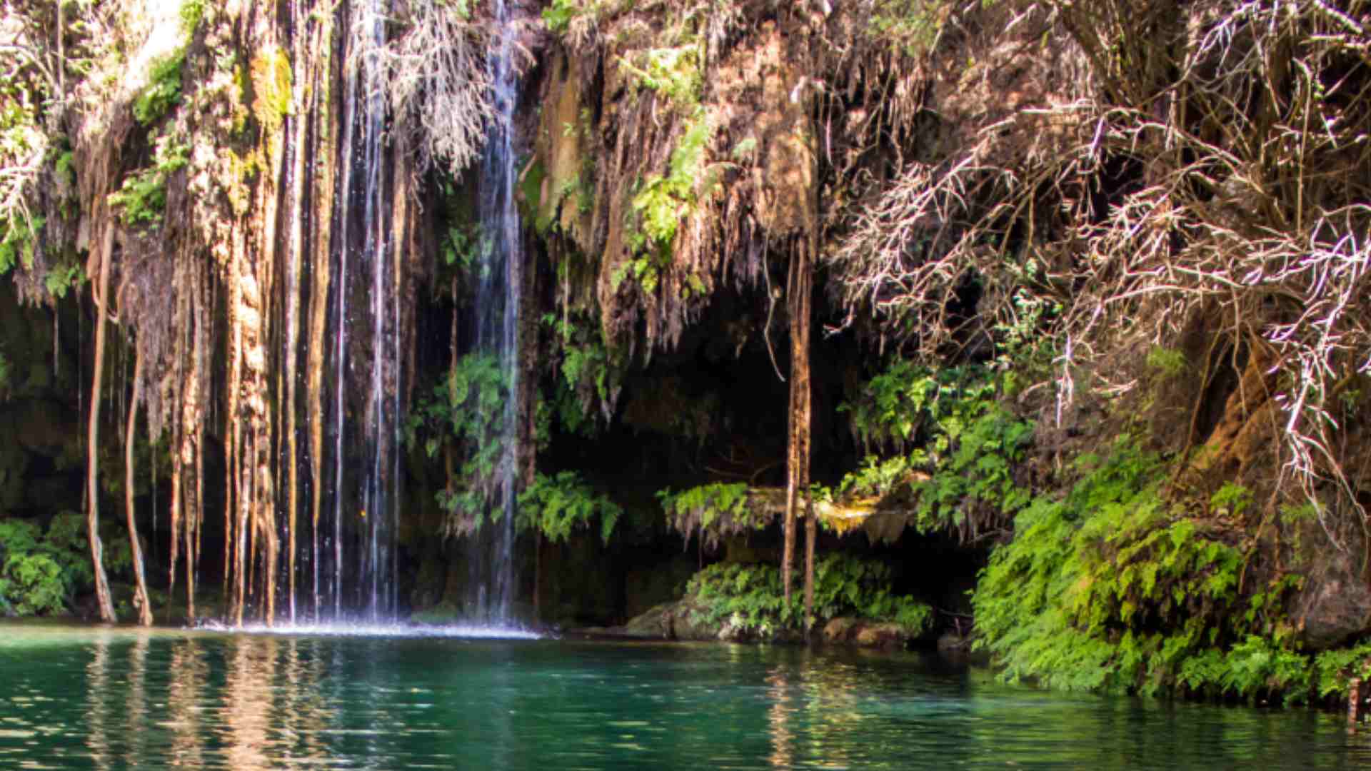 Kadisi Tufa Waterfall