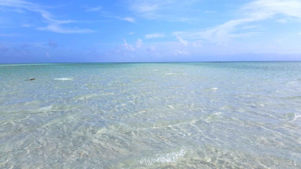 Manjuyod Sandbar- shallow sea and blue sky