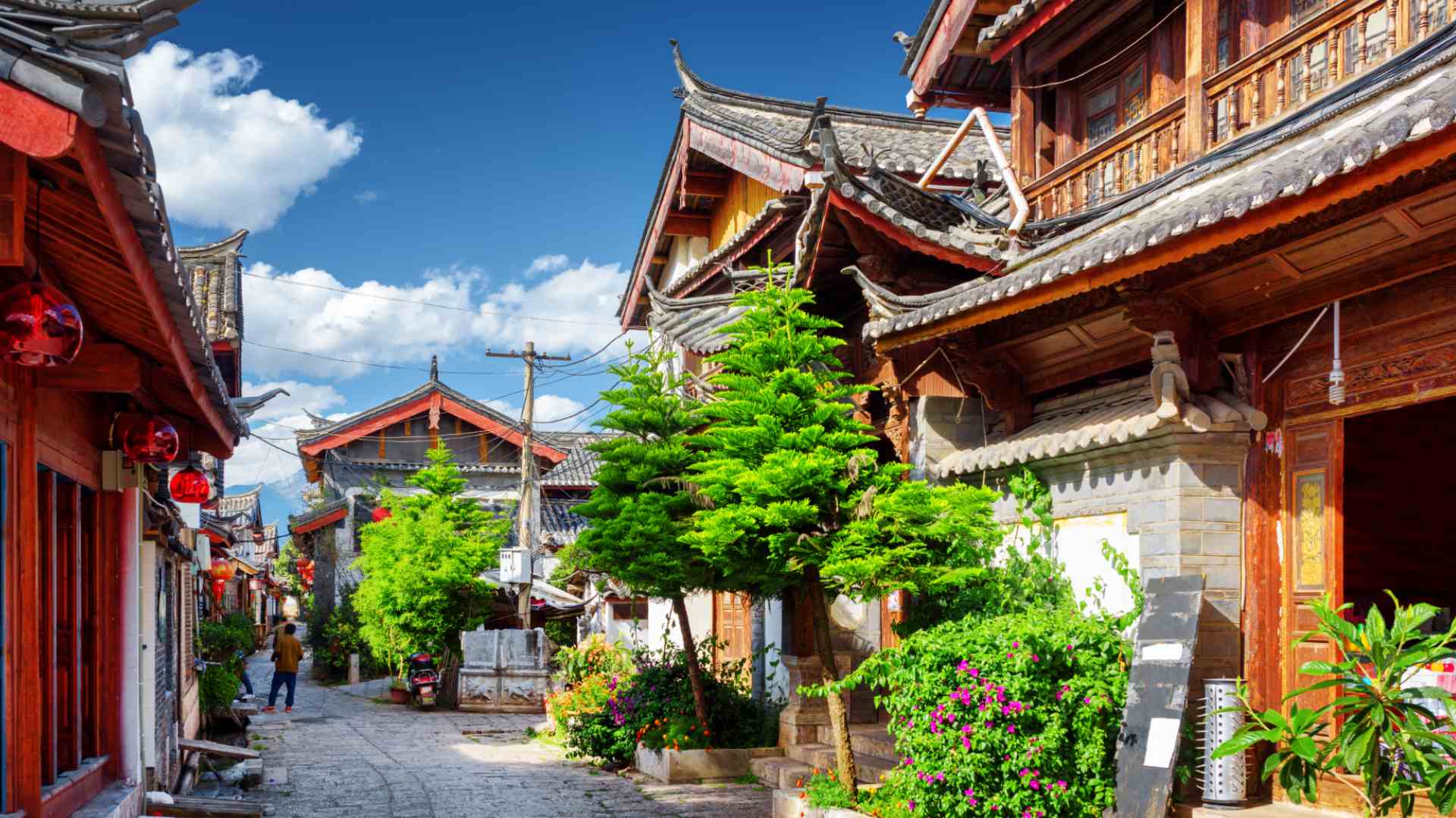 On the streets of Lijiang Old town
