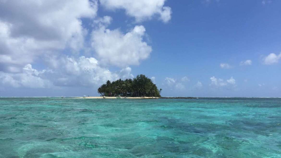 What to do in Siargao- try island hopping to Guyam, Daku and Naked islands