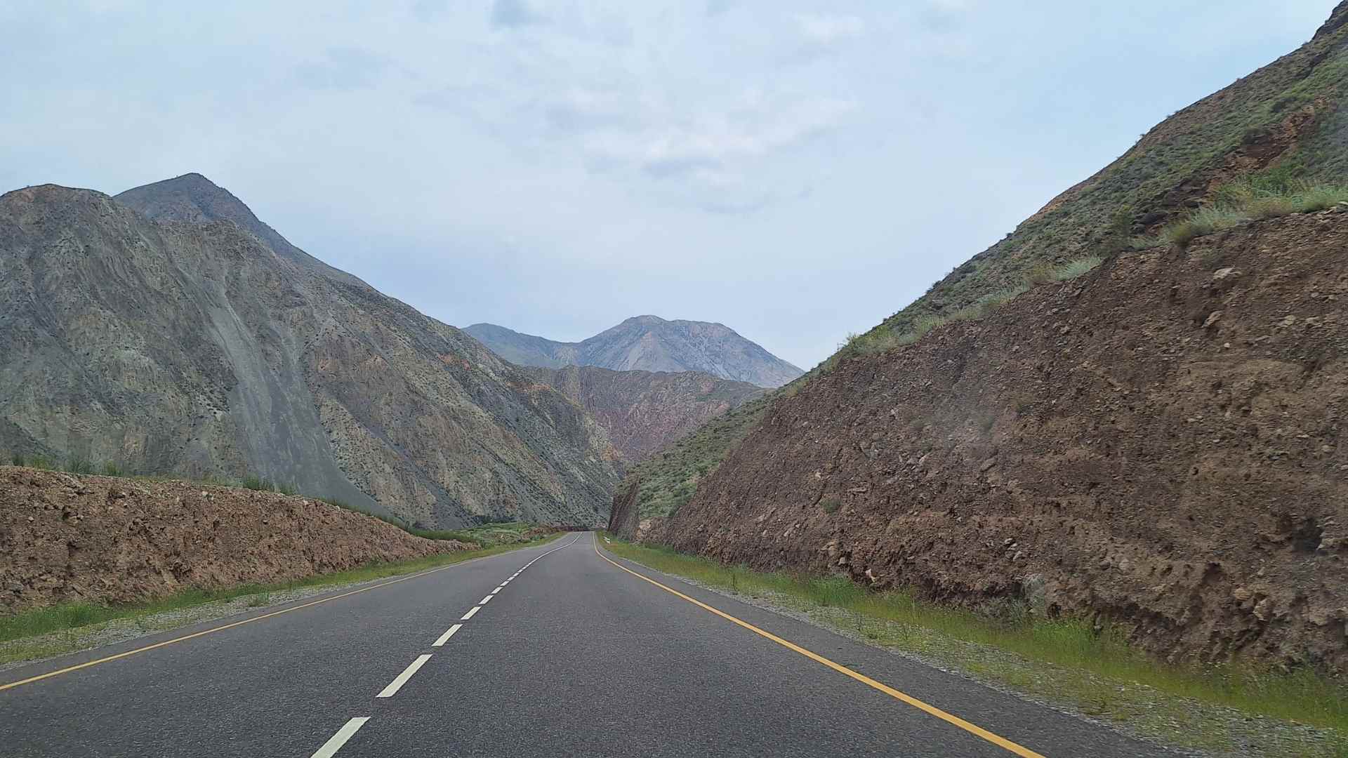 The new South-North road between Jalal-Abad and Kochkor