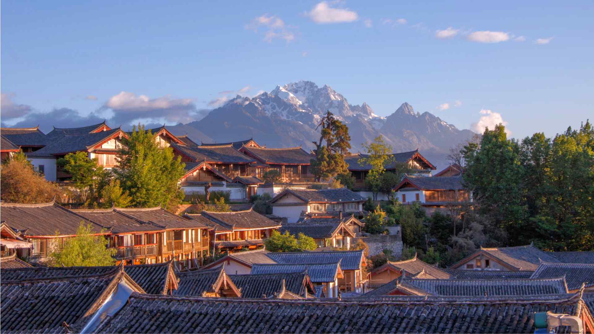 The Old town of Lijiang and Jade Dragon Mountain (Yulong Xueshan) in the background