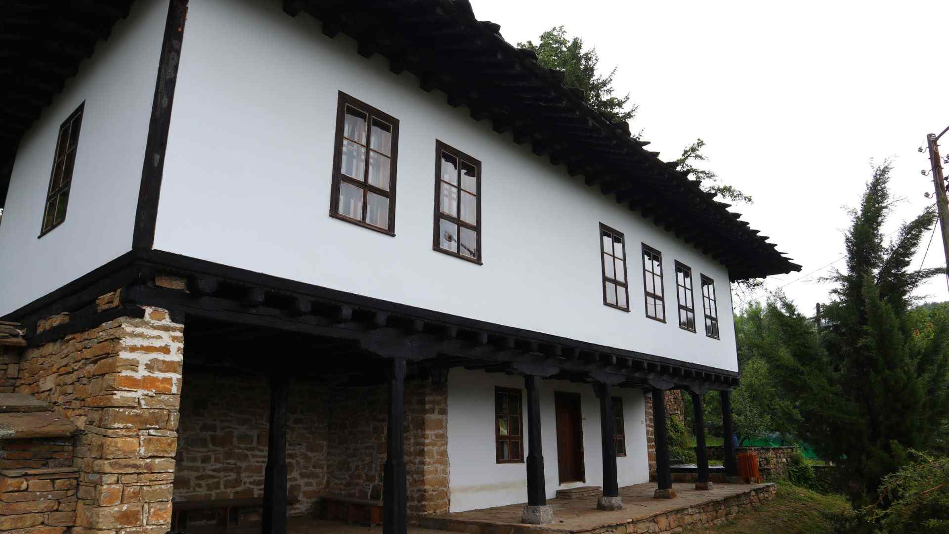 The Cell school in Gumoshtnik