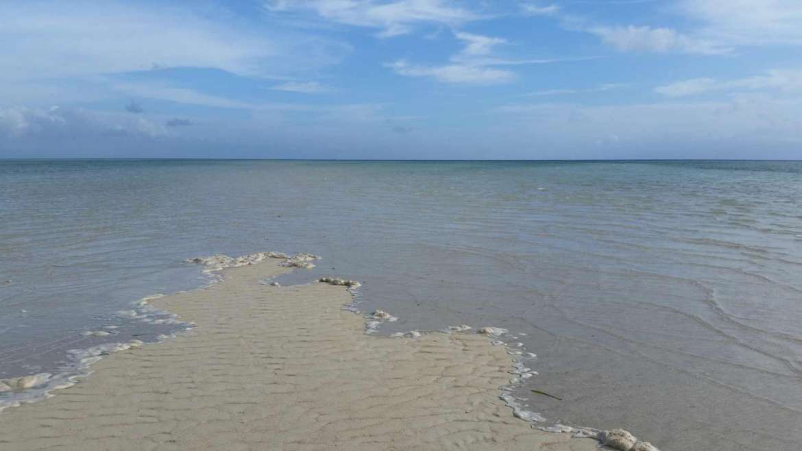 Manjuyod Sandbar- island disappearing by the rising water, Philippines