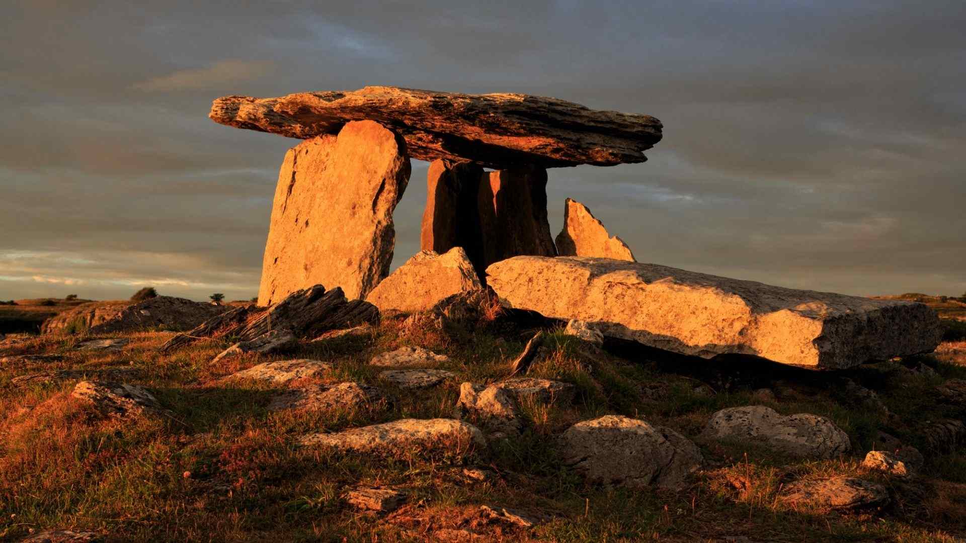 Poulnabrone Tomb