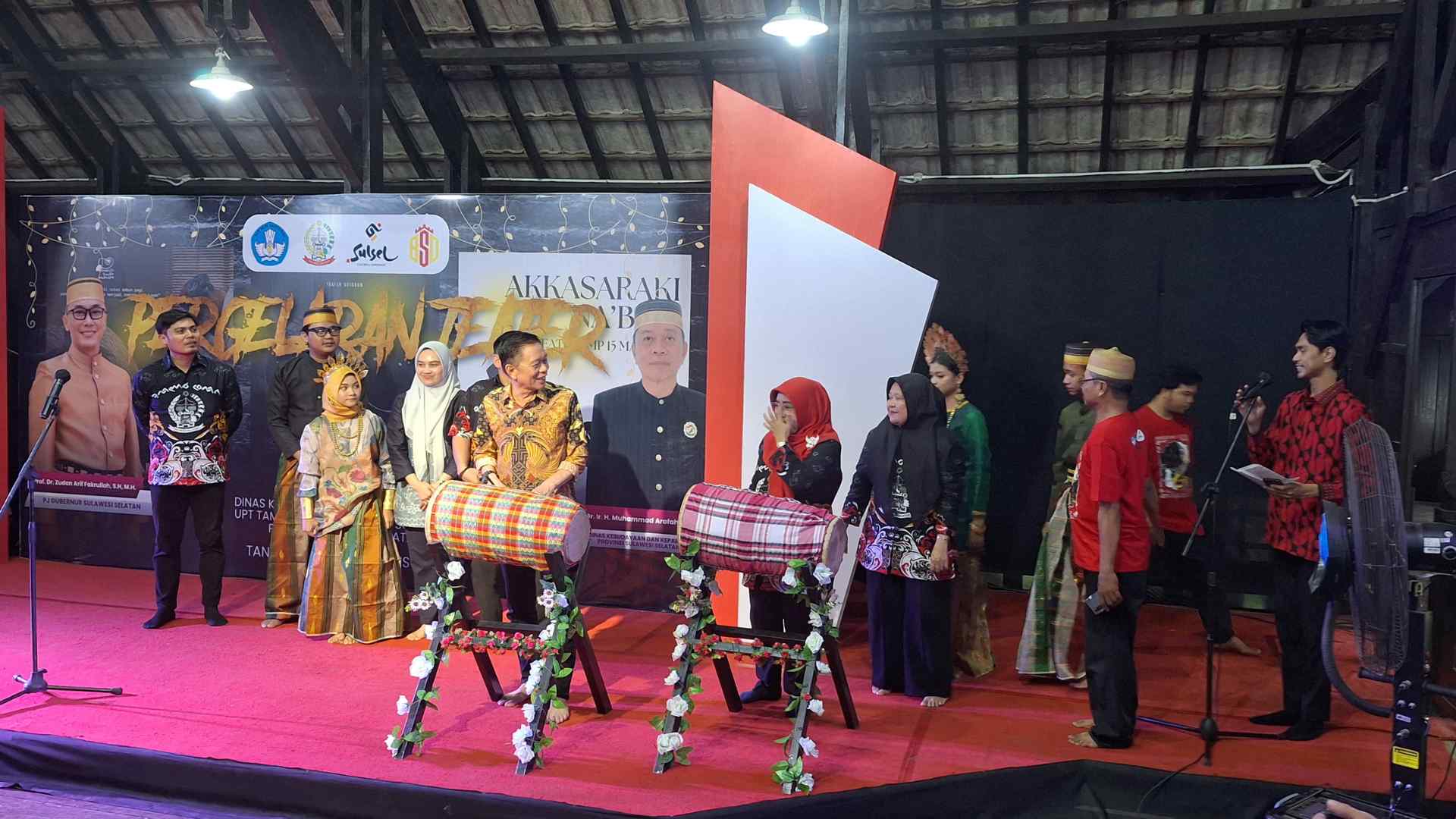 Folklore performance at Somba Opu open-air museum, Makassar