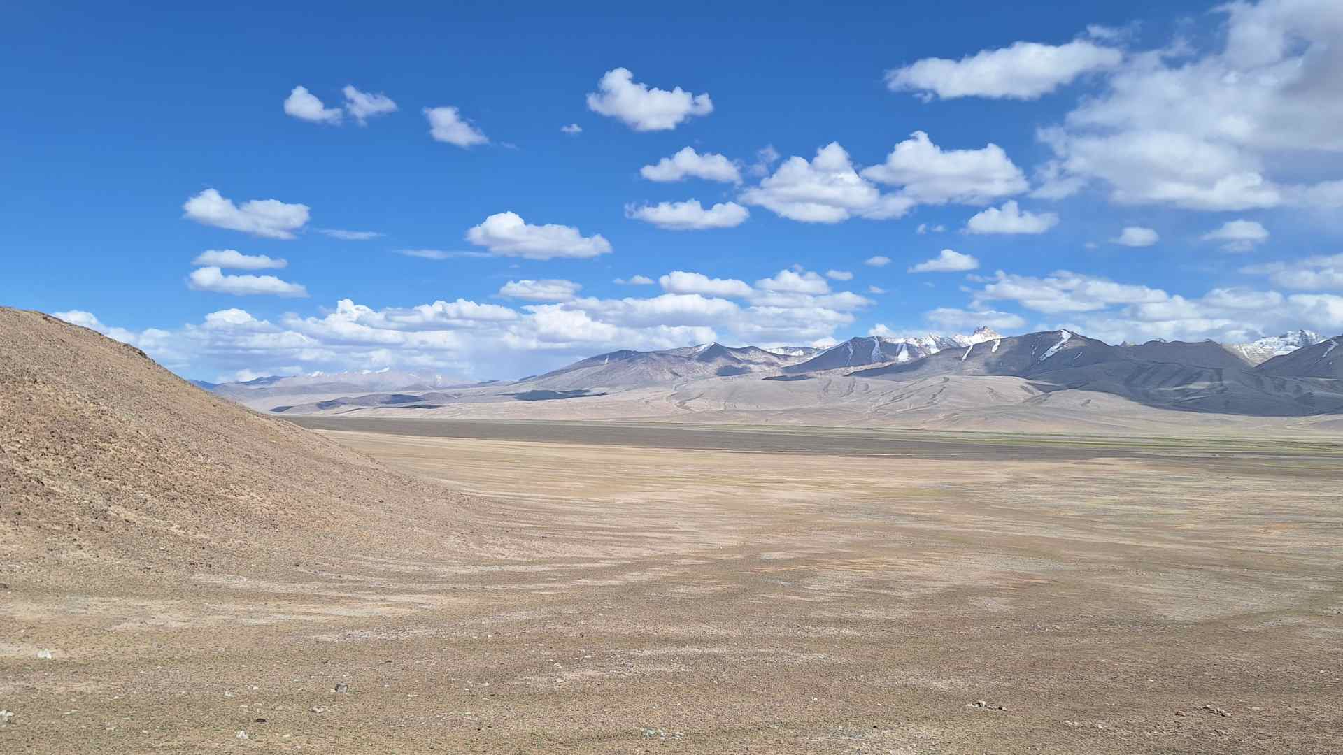 The moonscape of the Alichur Valley